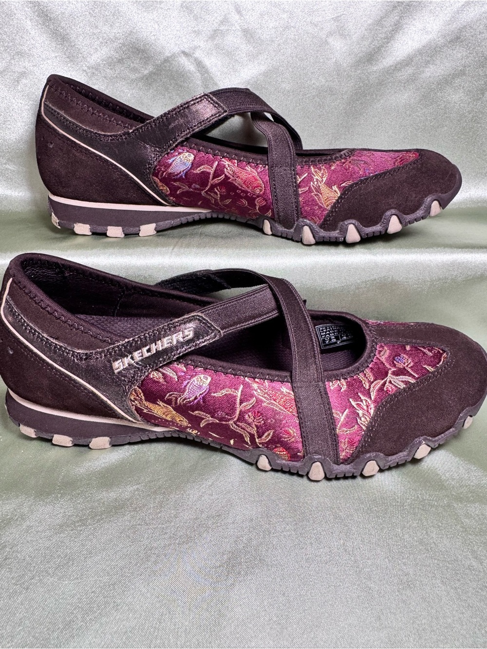 Skechers Suede Fish Print Metallic Slip On Strap Shoes Womens SN 21437 Size 7.5